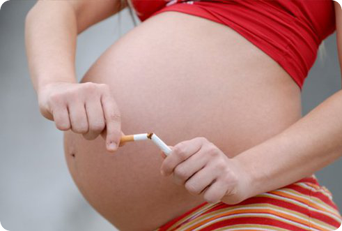 Женщине во время ожидания ребенка нельзя курить